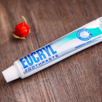 Kem đánh trắng răng Eucryl Toothpaste